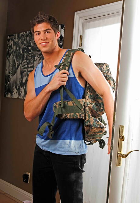 Strongman Jax Dylan posing naked and showing hot butt