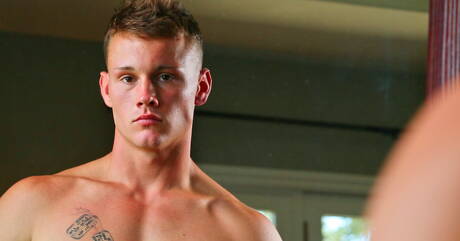 American beefcake Damien West jack off his dick outside