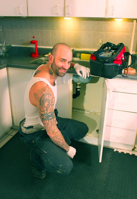 Canadian mature bear Sam Swift and black beefcake Damian Brooks in hard interracial anal sex in the kitchen