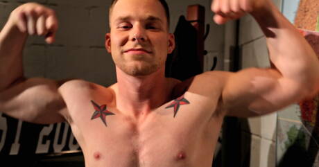 Superstud Randy Een ruk aan zijn pik