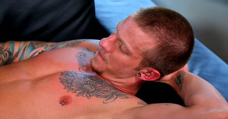 Il super stallone americano Jaxon Colt e il robusto Jett Ryan fanno sesso di coppia bollente