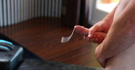 Twink Damien, Noah, Tyler, James i Josh A uprawiają seks grupowy na sofie