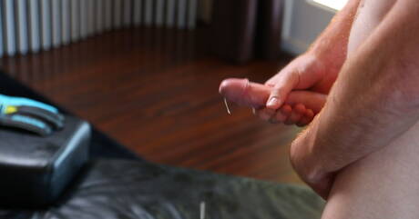 Twink Damien, Noah, Tyler, James i Josh A uprawiają seks grupowy na sofie