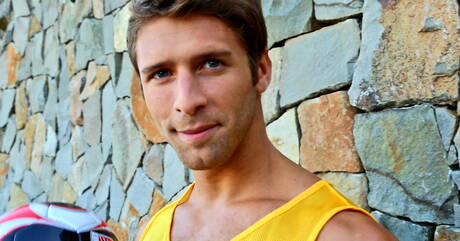 Gespierde Blayne speelt buiten met pik