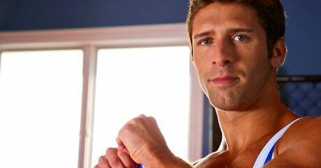 Gespierde Blayne speelt buiten met pik