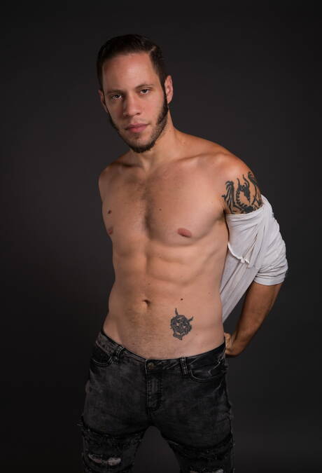 帥氣的美國男孩超級帥哥 Ethan Slade 和粗壯的傢伙 Wolf Hudson 裸體擺姿勢，露出屁股