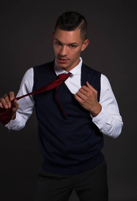 帥氣的美國男孩超級帥哥 Ethan Slade 和粗壯的傢伙 Wolf Hudson 裸體擺姿勢，露出屁股