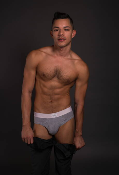 帥氣的美國男孩超級帥哥 Ethan Slade 和粗壯的傢伙 Wolf Hudson 裸體擺姿勢，露出屁股