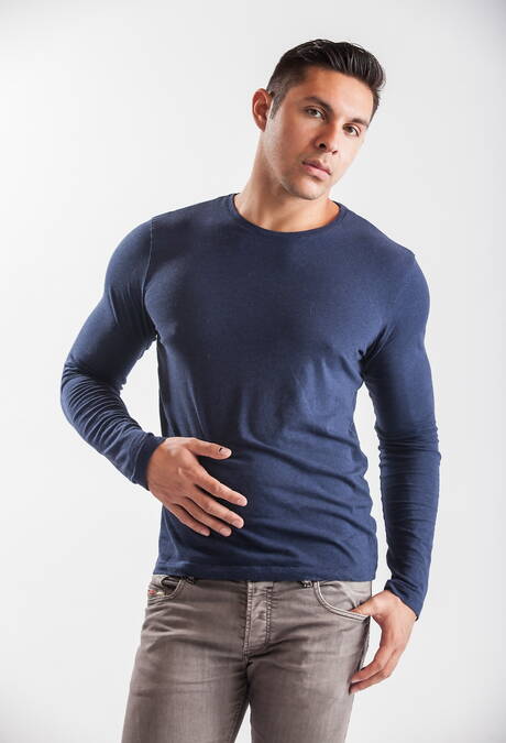 Icon Male: Hot american guys beefcake Billy Santoro and bull Seth Santoro shows a husky body