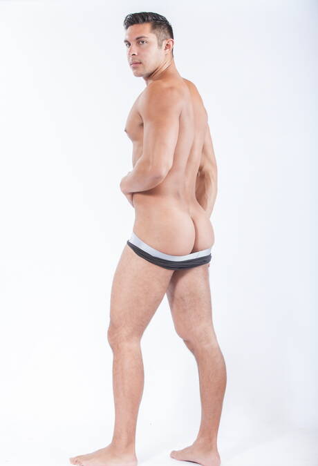 Hot american guys beefcake Billy Santoro and bull Seth Santoro shows a husky body