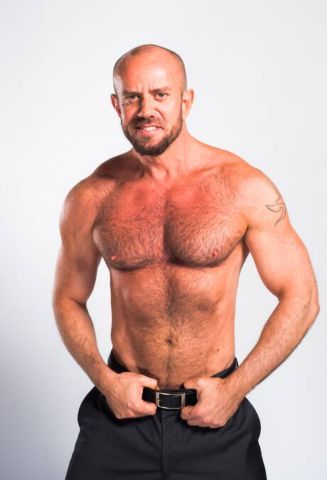 O forte canadense Caleb King e o forte touro americano Matt Stevens mostram um corpo musculoso