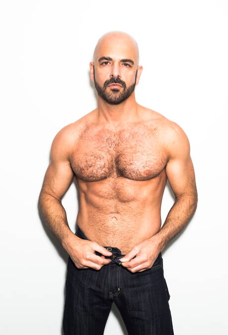 Hot american dudes otter Adam Russo and muscular Matt Stevens shows a strong body