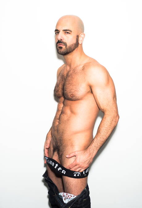 Hot american dudes otter Adam Russo and muscular Matt Stevens shows a strong body