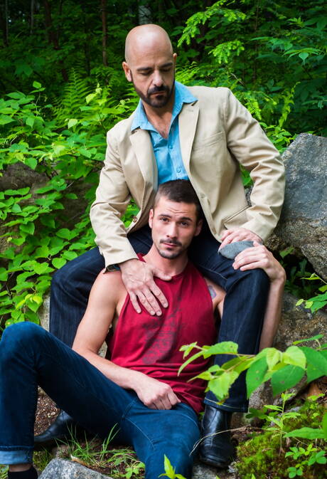 Heiße Amerikaner, Otter Adam Russo und hübscher Junge Sean Cross posieren nackt im Freien