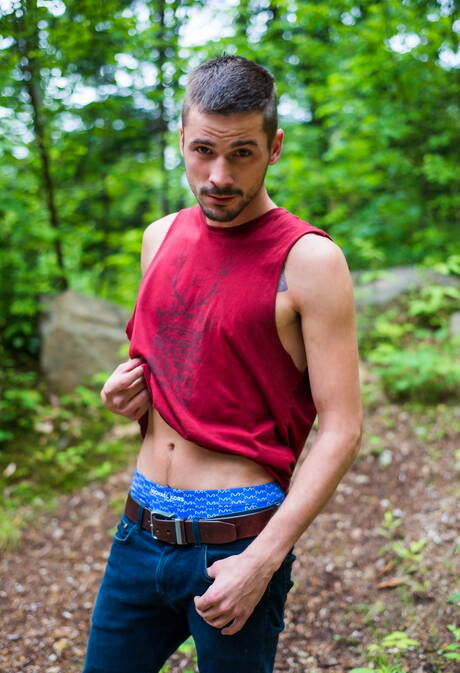 Heiße Amerikaner, Otter Adam Russo und hübscher Junge Sean Cross posieren nackt im Freien