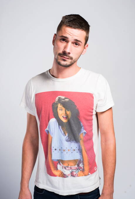 Der nette, haarige amerikanische Hengst Adam Russo und der schöne Junge Sean Cross wichsen Schwänze