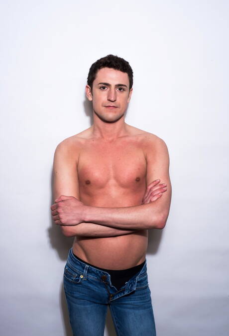 Młody Amerykanin Asa Shaw pokazuje idealne ciało