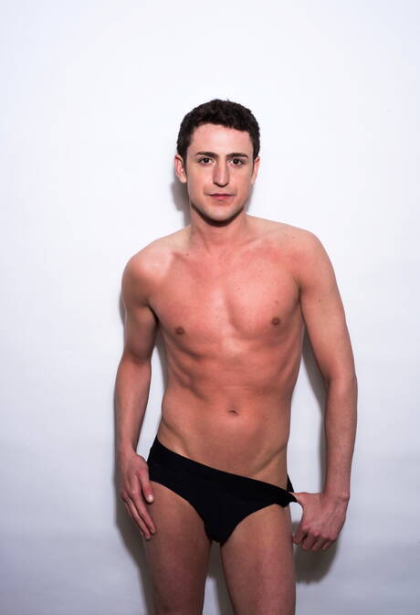 Młody Amerykanin Asa Shaw pokazuje idealne ciało