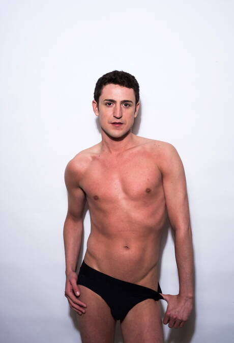 Młody Amerykanin Asa Shaw pokazuje idealne ciało