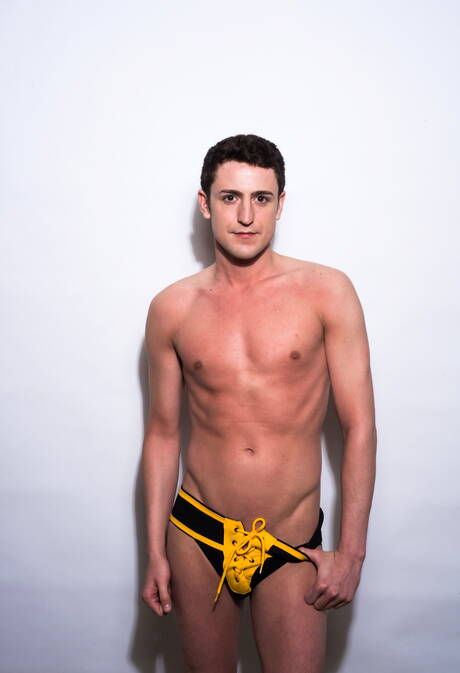 Młody Amerykanin Asa Shaw pokazuje idealne ciało