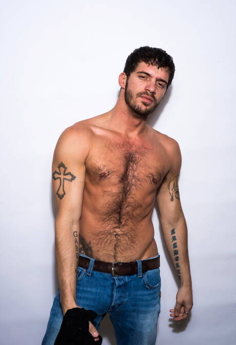 American otter Ty Roderick jerk off his cock