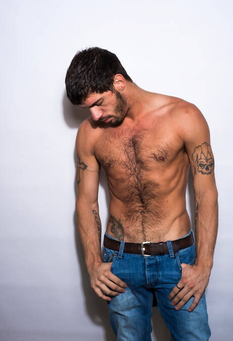 La nutria americana Ty Roderick se masturba la polla