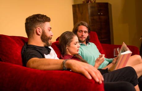 Réalité avec Tommy, Duncan et la belle brune Arden Leigh