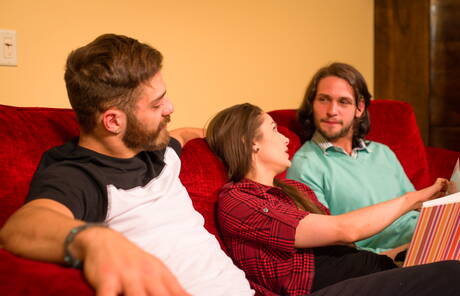 Réalité avec Tommy, Duncan et la belle brune Arden Leigh