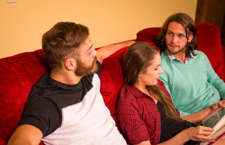 Réalité avec Tommy, Duncan et la belle brune Arden Leigh