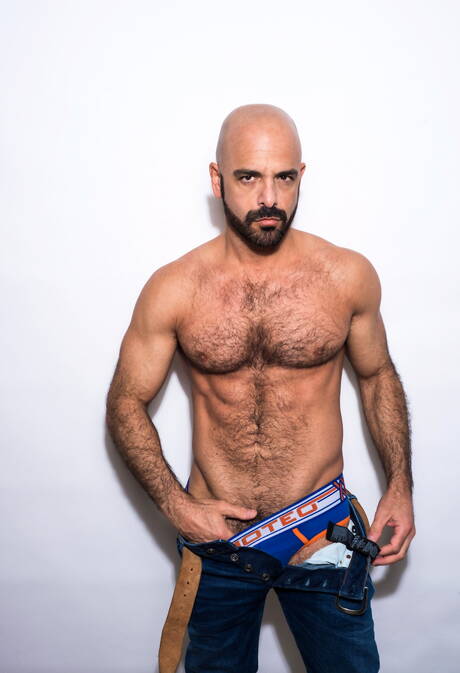 American otter Adam Russo shows a beautiful body