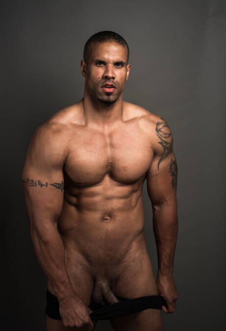 Sexy americans, beefy Lance Hart and bodybuilder Robert Axel wanking