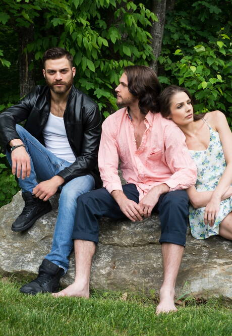 Tommy Defendi e Duncan Black fanno un picnic con una ragazza bruna