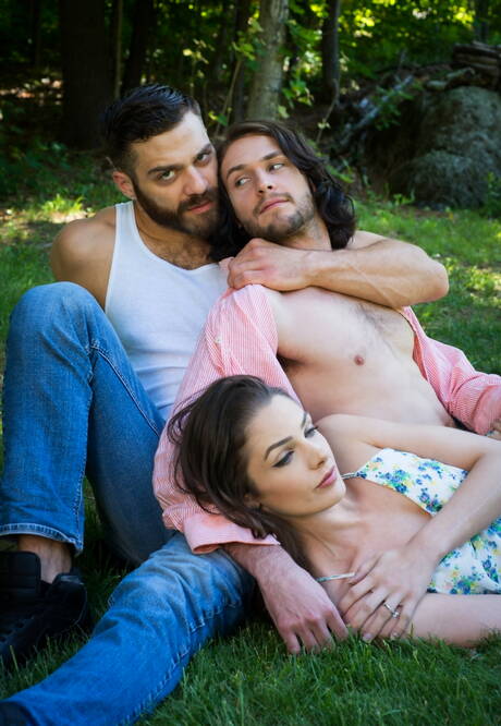 Beard Tommy Defendi and Duncan Black having a picnic with brunette chick