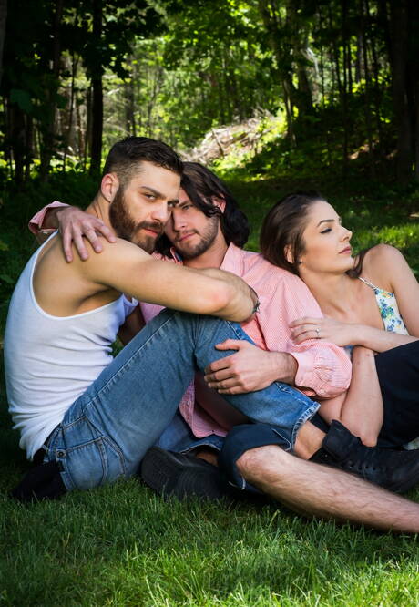Tommy Defendi e Duncan Black fanno un picnic con una ragazza bruna