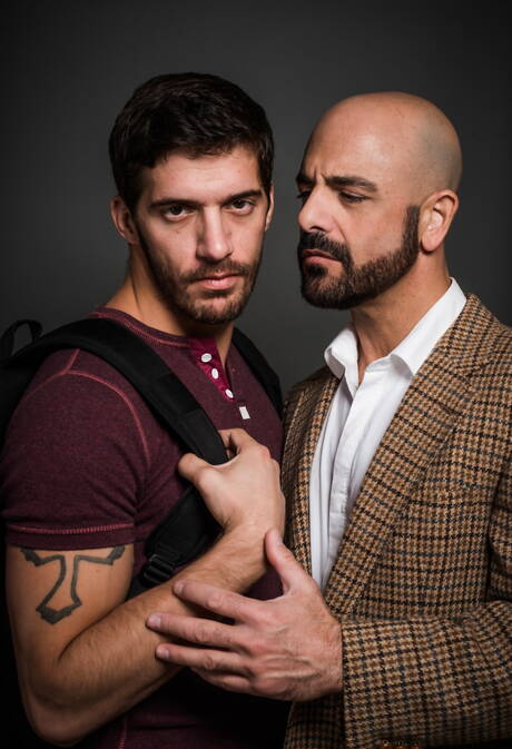 Les beaux garçons américains poilus Adam Russo et la loutre Ty Roderick montrent un beau corps