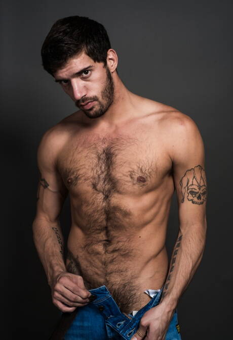 Nice american boys hairy stud Adam Russo and otter Ty Roderick shows a beautiful body