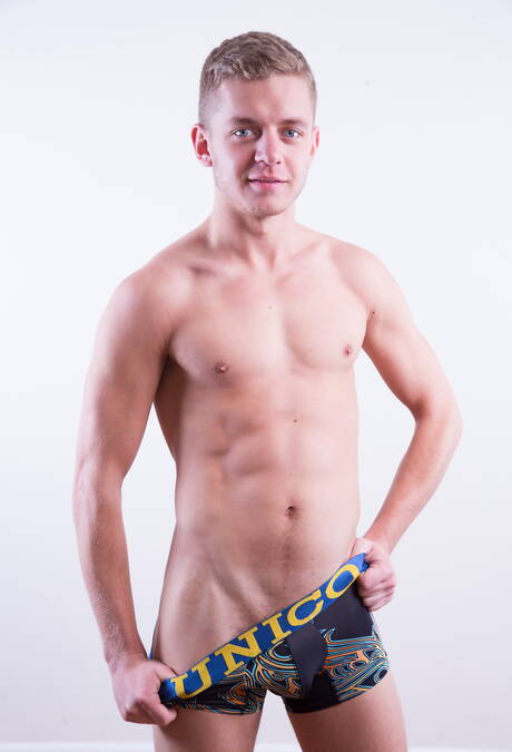 American tough guy Ian Levine posing nude and showing tight ass