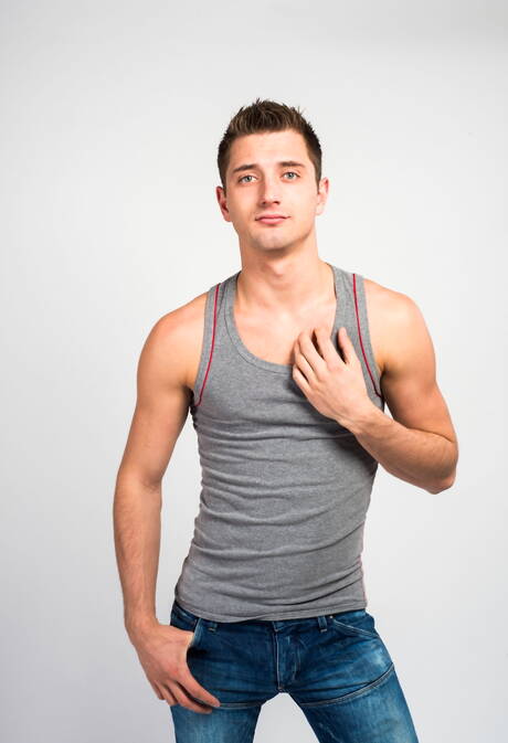 Amerykański superogier Jd Phoenix pozuje nago i pokazuje ciasny tyłek