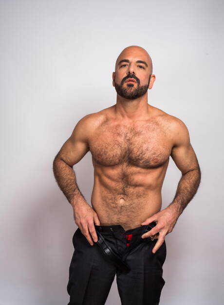 Icon Male: American otter Adam Russo shows a perfect body