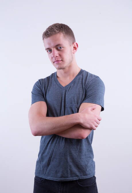 Der stämmige Amerikaner Ian Levine posiert nackt und zeigt seinen knackigen Hintern