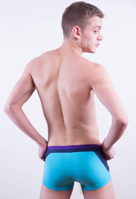 Der stämmige Amerikaner Ian Levine posiert nackt und zeigt seinen knackigen Hintern