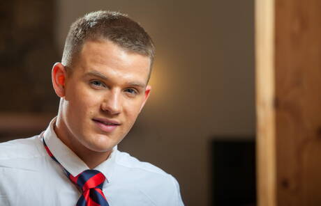 De goed gebouwde Amerikaanse Brandon Wilde en de Franse hunk Theo Ford kleden zich uit en laten hun strakke kont zien