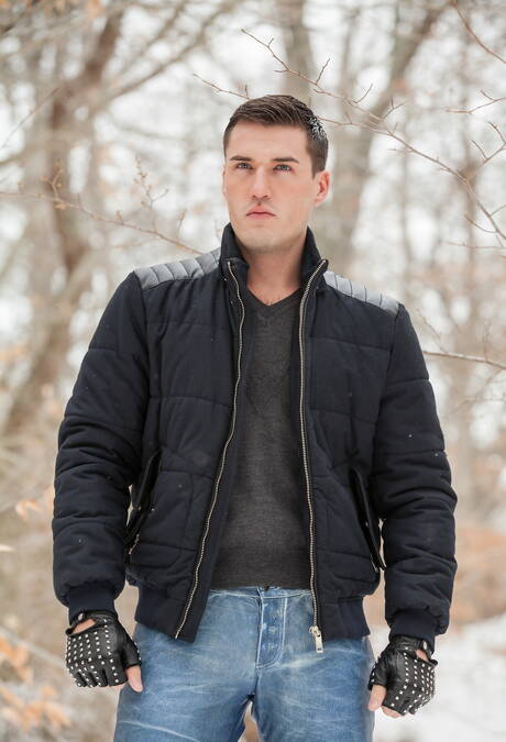 Icon Male: French well-built Theo Ford stripping off outside