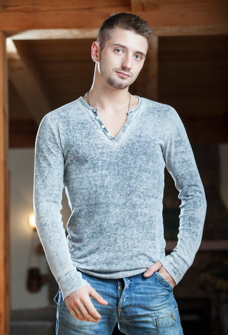 Amerykański twardziel Jd Phoenix pozuje nago i pokazuje gorący tyłek