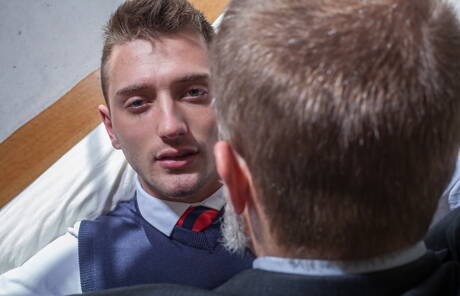 Seksowni Amerykanie, dobrze zbudowany Dirk Caber i przystojny facet Jd Phoenix ruchają się w dupę po ssaniu