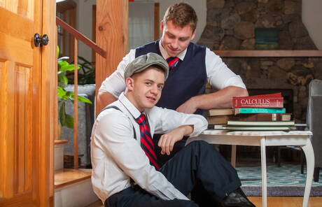 Two american guys tough guy Connor Maguire and superstud Ian Levine undressing and showing tight butt