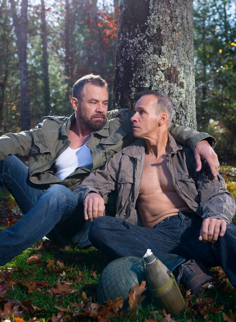 Les stars du porno américaines Max Sargent et Rodney Steele montrent un corps parfait à l