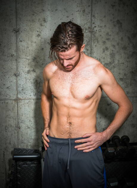 Der irische haarige Bär Brendan Patrick und der amerikanische haarige Bär Jaxton Wheeler wichsen Schwänze