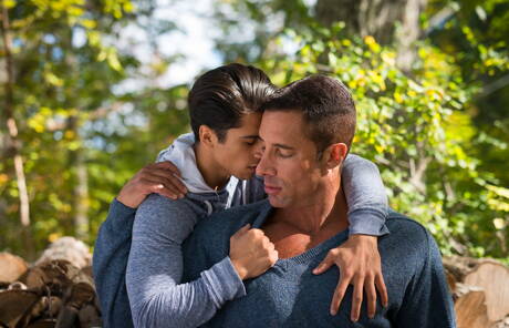 Os famosos americanos, o musculoso Armond Rizzo e o durão Nick Capra mostram um corpo musculoso por fora