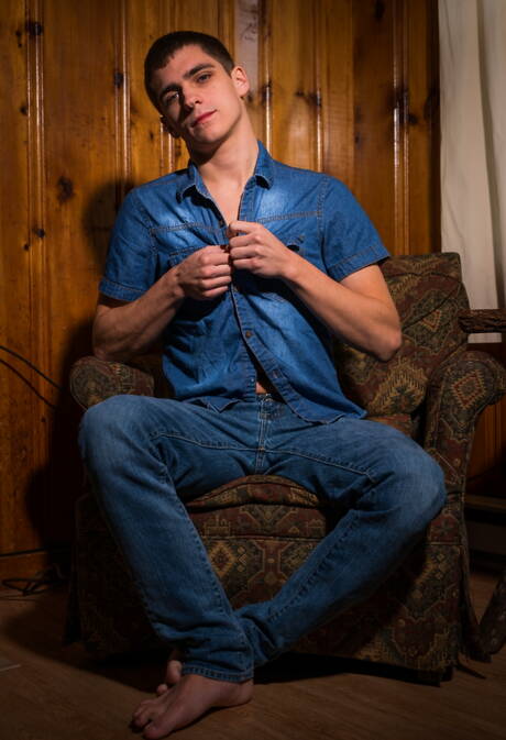 漂亮的美國男孩 Kory Houston 和粗壯的男人 Rodney Steele 手淫